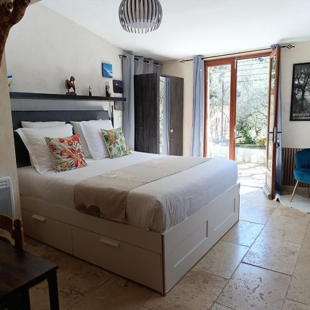 le frangipanier Hotel Le Barroux Eksteriør billede